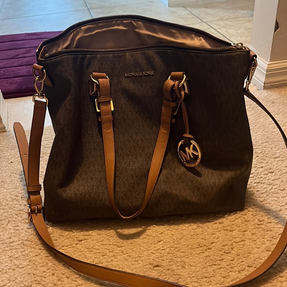 Michael kors purse